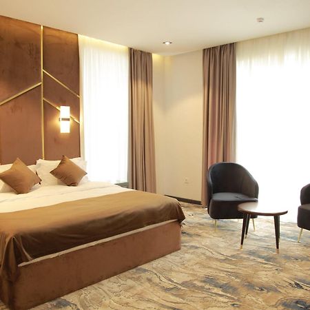 Unique Hotel Tasjkent Eksteriør billede